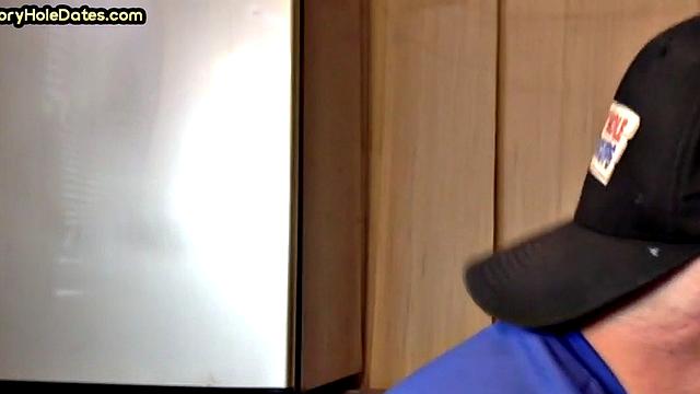 Gloryhole DILF gives homemade closeup POV BJ to his BF