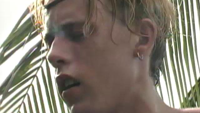 Kent Hanson picks up adorable 19-year-old Blake Ashton for hot tub play