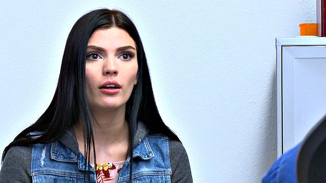 охранник ловит, дальше жесткий групповой прямо в подсобке