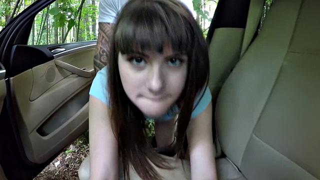 француженка с тату и пирсингом сосёт и трахается за деньги в парке