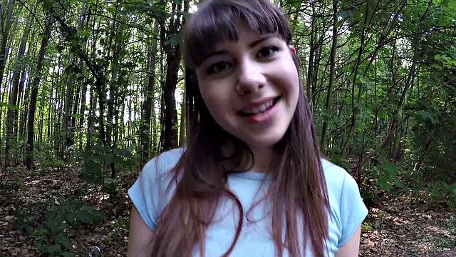 француженка с тату и пирсингом сосёт и трахается за деньги в парке