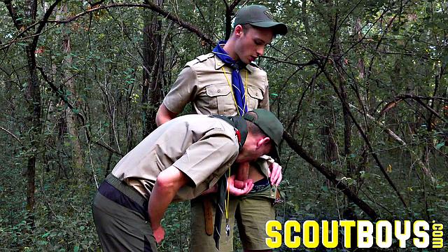 жаркая проверка на выносливость - лесной гей-секс без резины