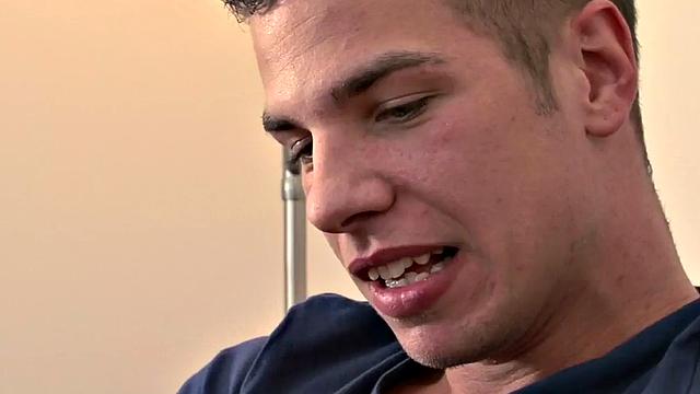 Bottom stud gets pounded in asshole by his handsome BF