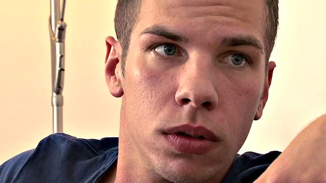 Bottom stud gets pounded in asshole by his handsome BF