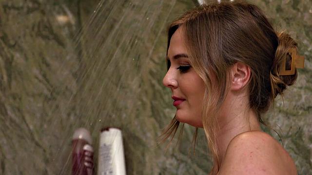 NURU MASSAGE - Gorgeous Masseuse Takes Care Of Her Client's Dick With Her Pussy