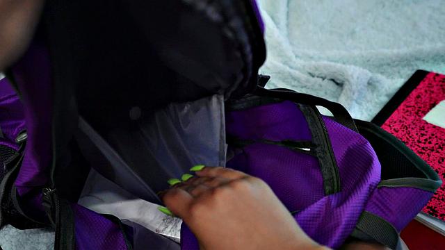 две подруги разрывают постель - игрушки, страсть и влажные языки