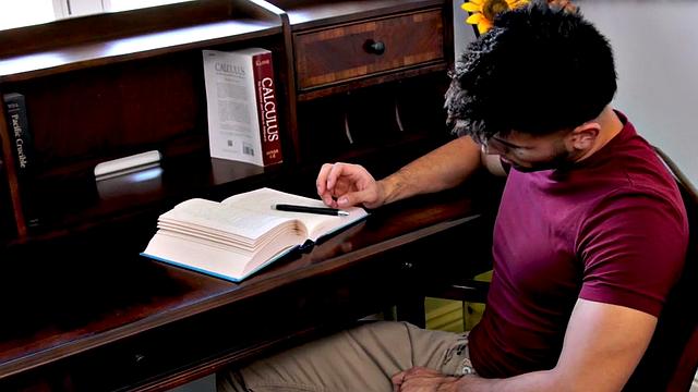 Sturdy college amateur masturbates for cumshot