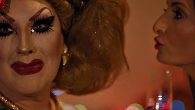 Les tattooed facesitting busty fingers babe in Xmas sex