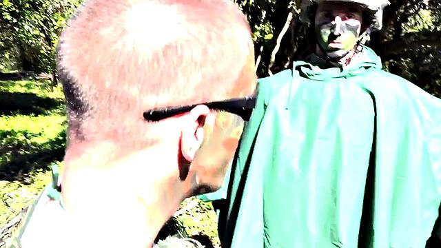 Tattooed army jock ficks asshole outdoor after BJ