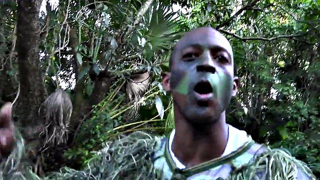 Tattooed army jock ficks asshole outdoor after BJ