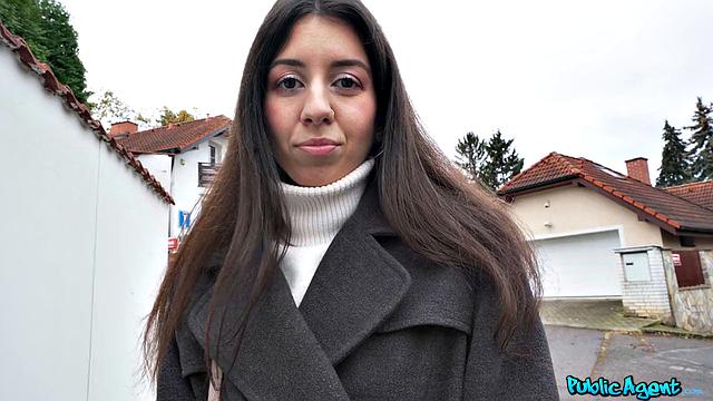 Petite cleaner loves to suck