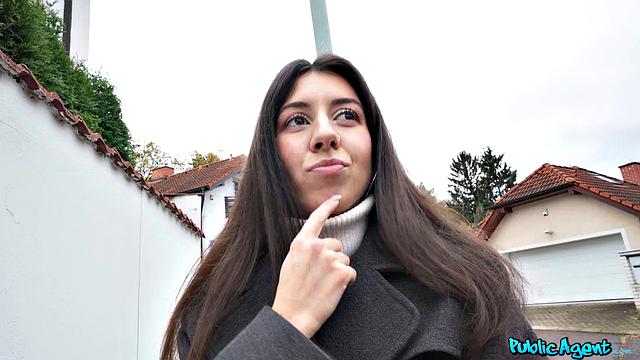 Petite cleaner loves to suck