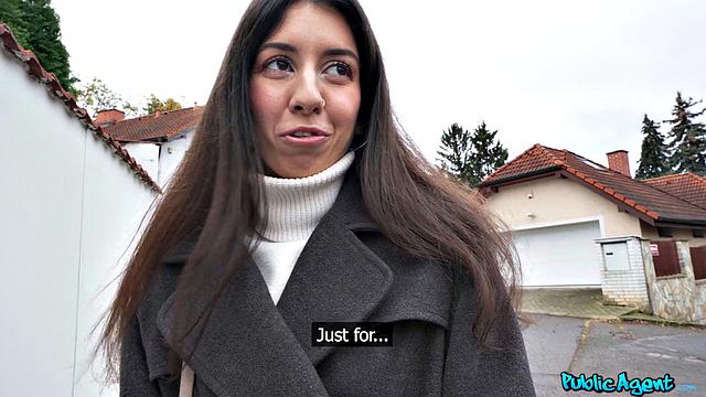 Petite cleaner loves to suck