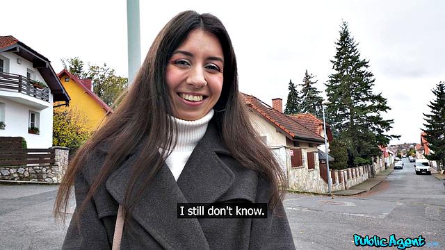 Petite cleaner loves to suck