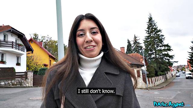 Petite cleaner loves to suck