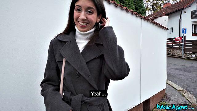 Petite cleaner loves to suck