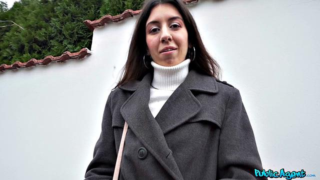 Petite cleaner loves to suck