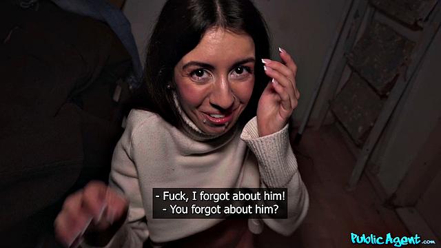 Petite cleaner loves to suck