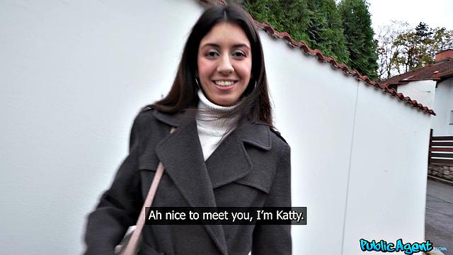 Petite cleaner loves to suck