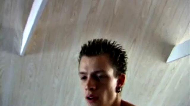 Шейн решил устроить себе весёлый вечер в одиночку, и кажется, остался доволен результатом - мужская откровенность без прикрас.