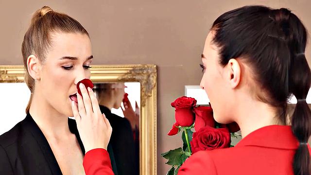 DYKE4K. Two lesbians in pantyhose lick pussies before dildo penetration