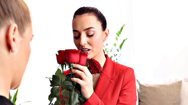 DYKE4K. Two lesbians in pantyhose lick pussies before dildo penetration