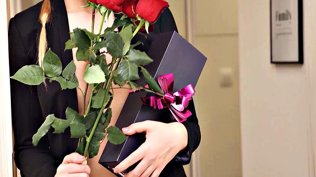 DYKE4K. Two lesbians in pantyhose lick pussies before dildo penetration