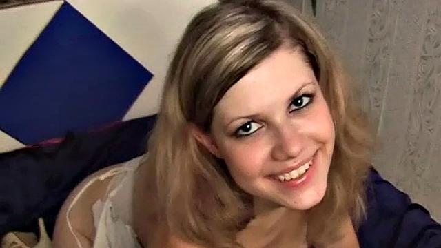 молоденькая Таня Ф. даёт взрослому за деньги