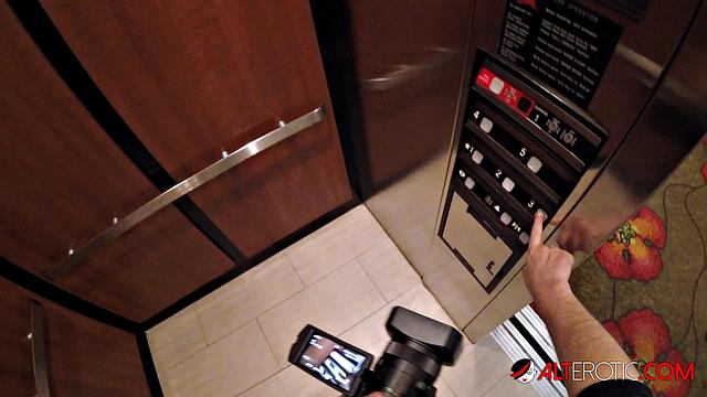 Tattooed-blonde Vanessa Skyes Erotic Sex Video