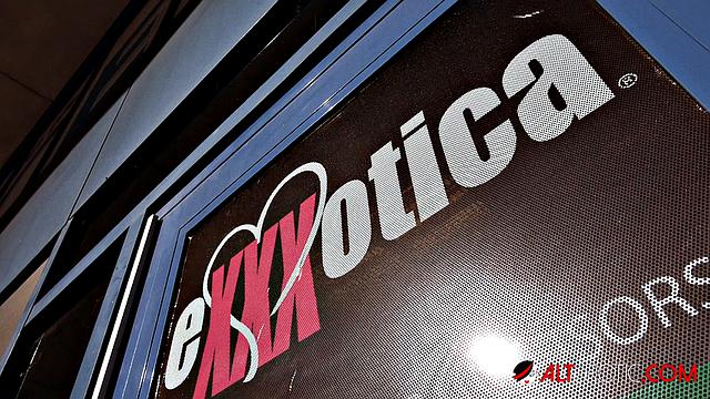 Tattooed-blonde Vanessa Skyes Erotic Sex Video