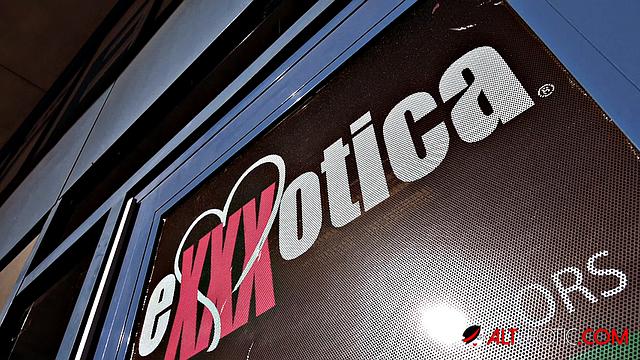 Tattooed-blonde Vanessa Skyes Erotic Sex Video