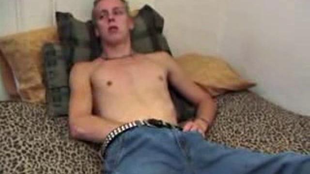 Roar Jerks Off With dildo