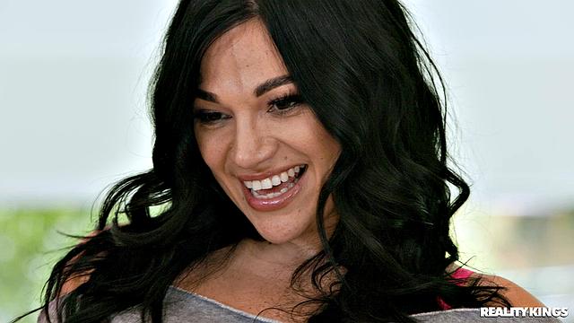 Mona wants to get wild