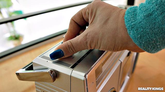 Mona wants to get wild