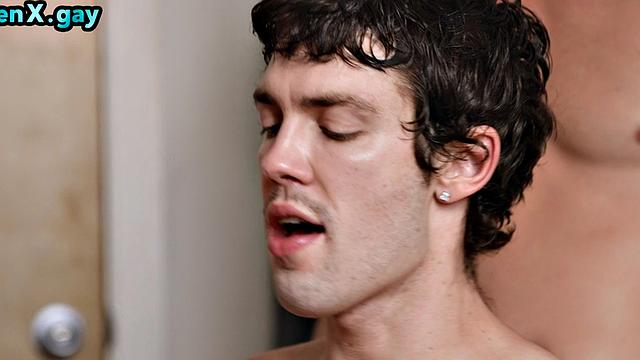 Manly studs bareback skinny guy in fucking machine 3some