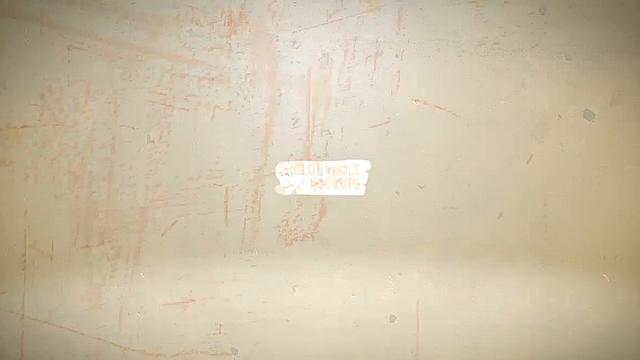 мускулистый рабочий жадно берёт в глотку и подставляет зад горячо