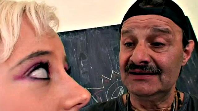 Naive teen in threeway