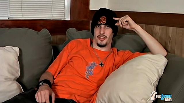 A Dick Rubbing Foot Show - Axel