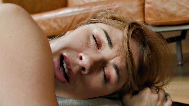 IR amateur anal babe in sneakers fuked in gaping ass