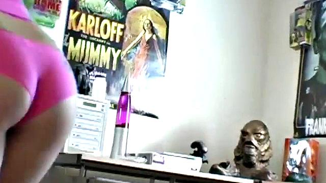 Blonde teen stripteases to show off her body