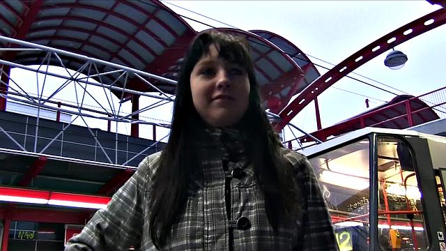 Stranger Finds An Easy Pussy To Use In Public