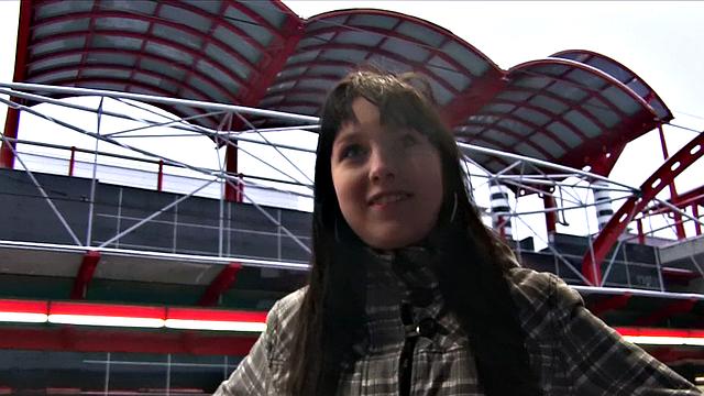 Stranger Finds An Easy Pussy To Use In Public