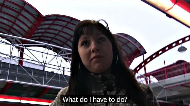 Stranger Finds An Easy Pussy To Use In Public