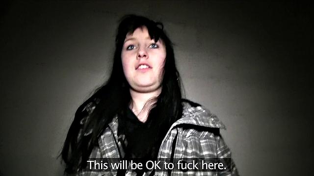 Stranger Finds An Easy Pussy To Use In Public