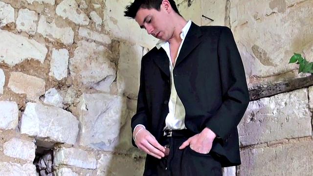 Suited amateur stud fucks outdoors in public sex