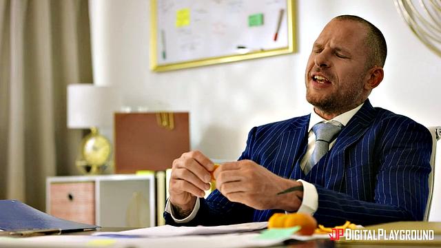 Секретные фетиши обычных взрослых: доминирование, куколд и анальный секс с незнакомцем в офисе и дома - Scott Nails и Kissa Sins в деле.