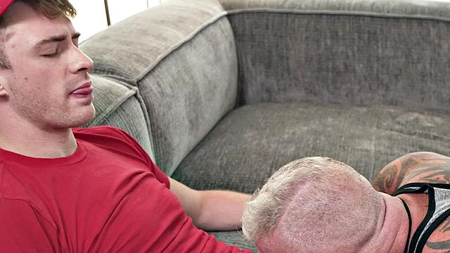 Bottom gay loves doggystyle fucking in anal hole