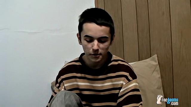 Foot Jizzing Jerk Off Session - Wiley