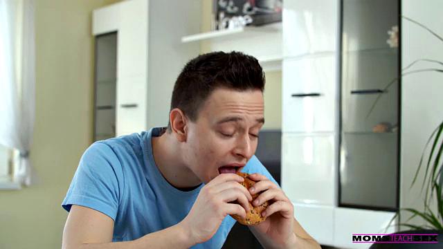 Date With My Stepmom - S15:E9