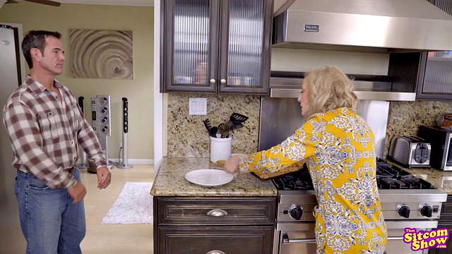 That '70s Ho Here Kitty Kitty - S3:E1